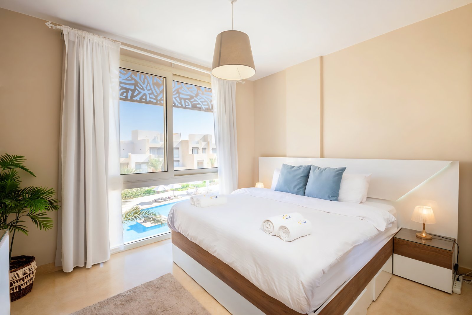 Mangroovy, 3BR Apt, Private Rooftop Jacuzzi, Pool View & Beach Access.