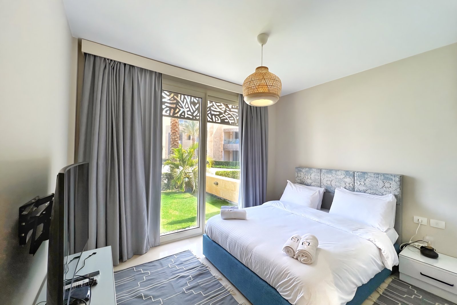 Mangroovy, 2BR Apt, Pool View & Beach Access.