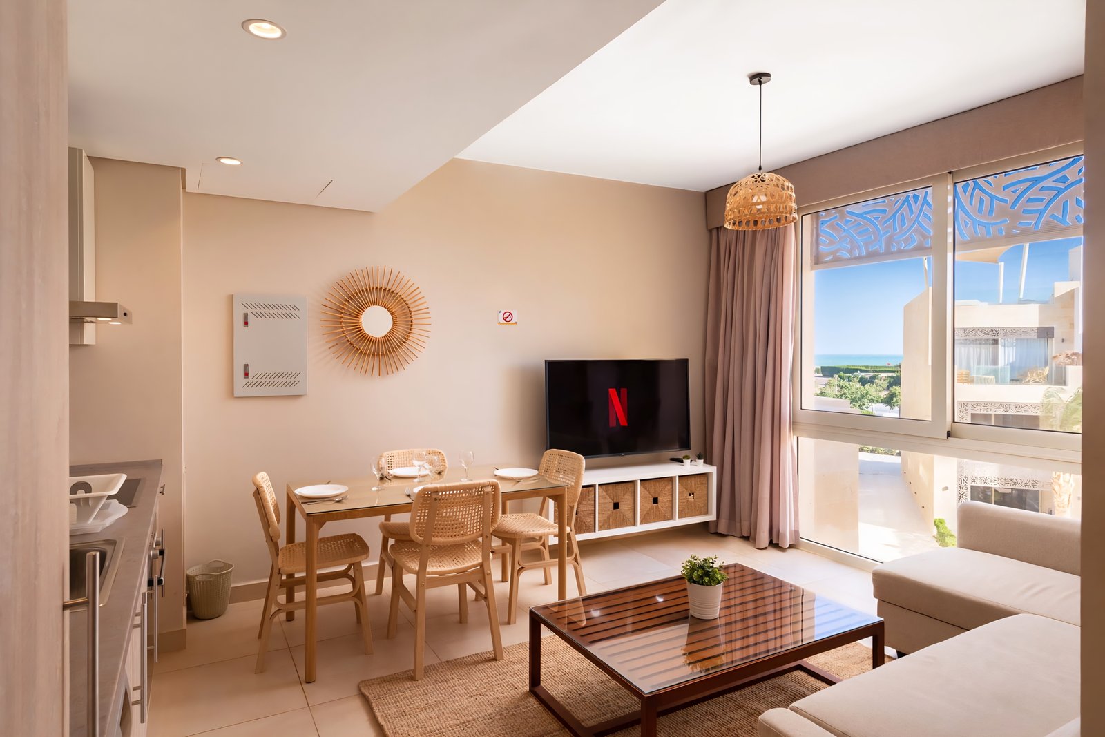 Mangroovy, 1BR Apt, Sea View, Privet Rooftop, Pool & Beach Access.