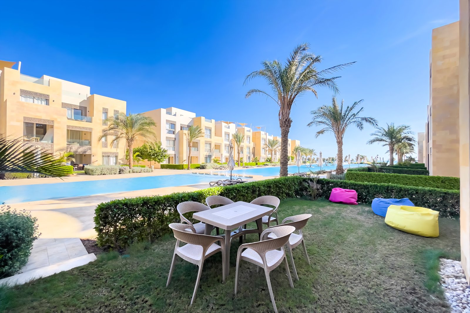 Mangroovy, 1BR Apt, Pool View, Beach Access.