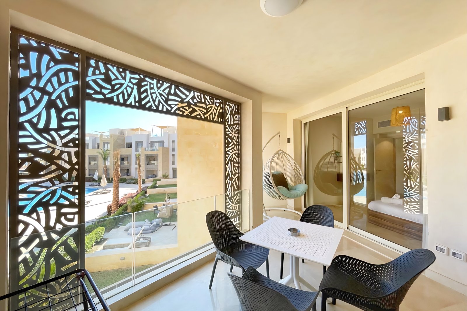 Mangroovy, 3BR Apt, Pool View & Beach Access.