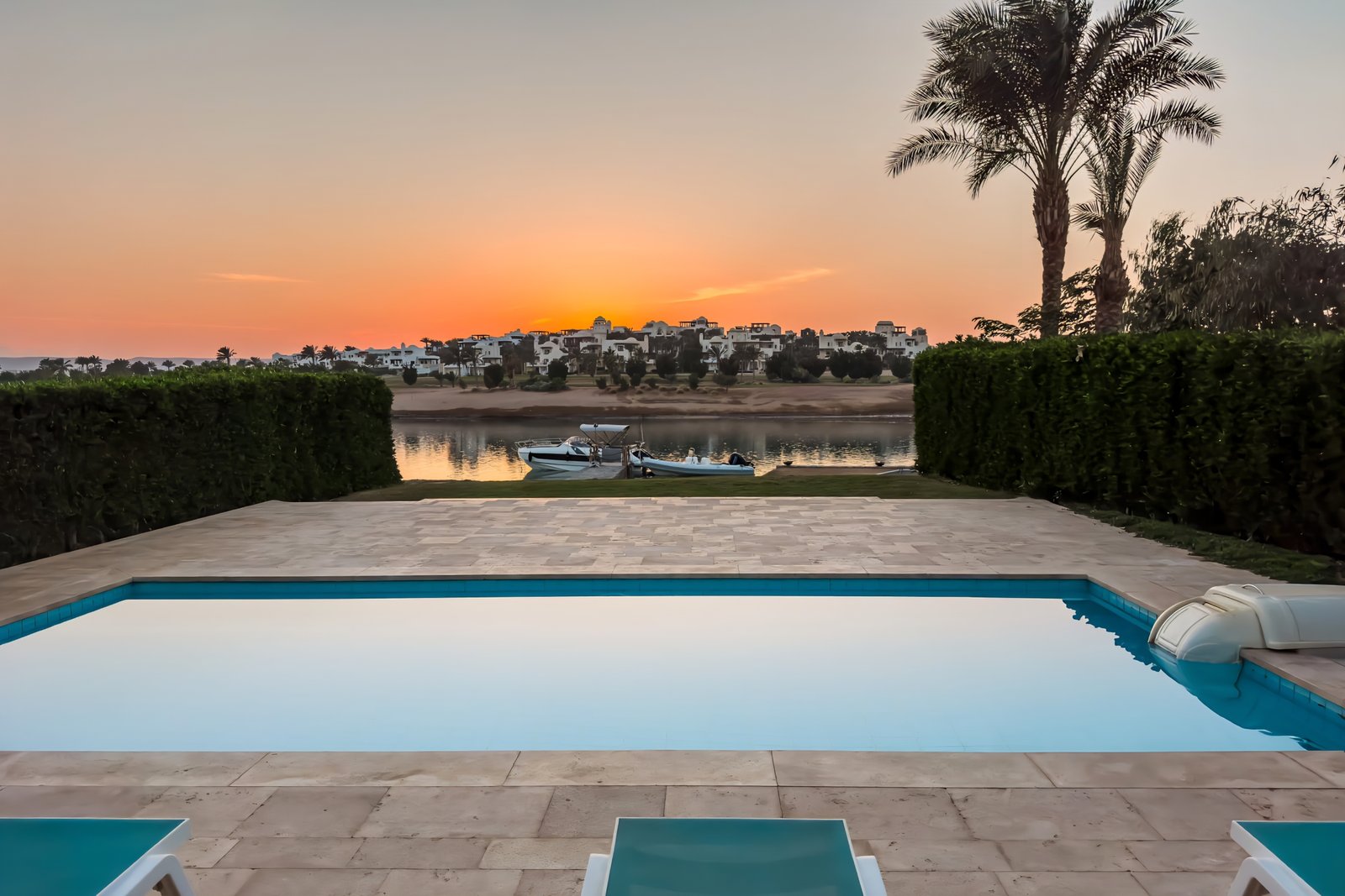Joubal, 4BR Villa + Nanny , Private Pool & Lagoon View.