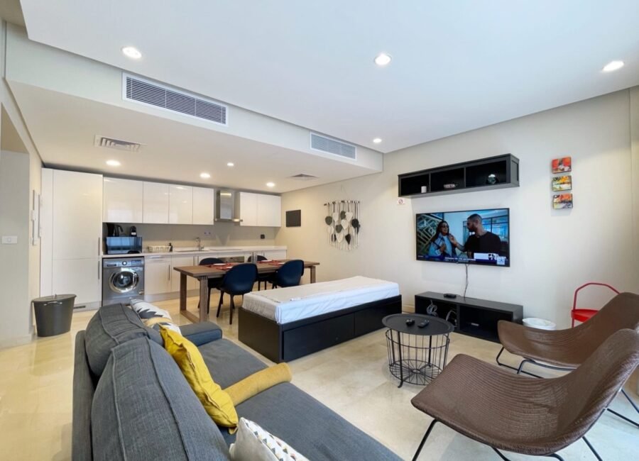 Mangroovy, 1BR Apt, Back View, Pool & Beach Access.