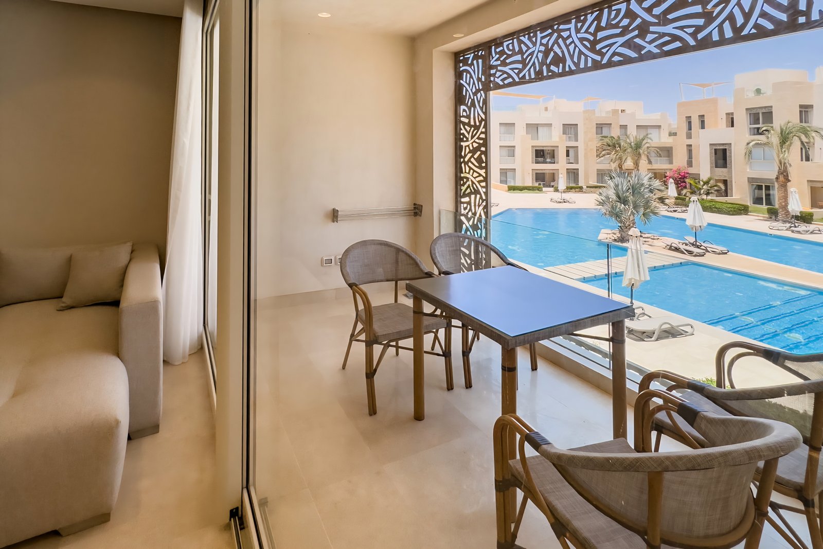 Mangroovy, 2BR Apt, Pool View & Beach Access.