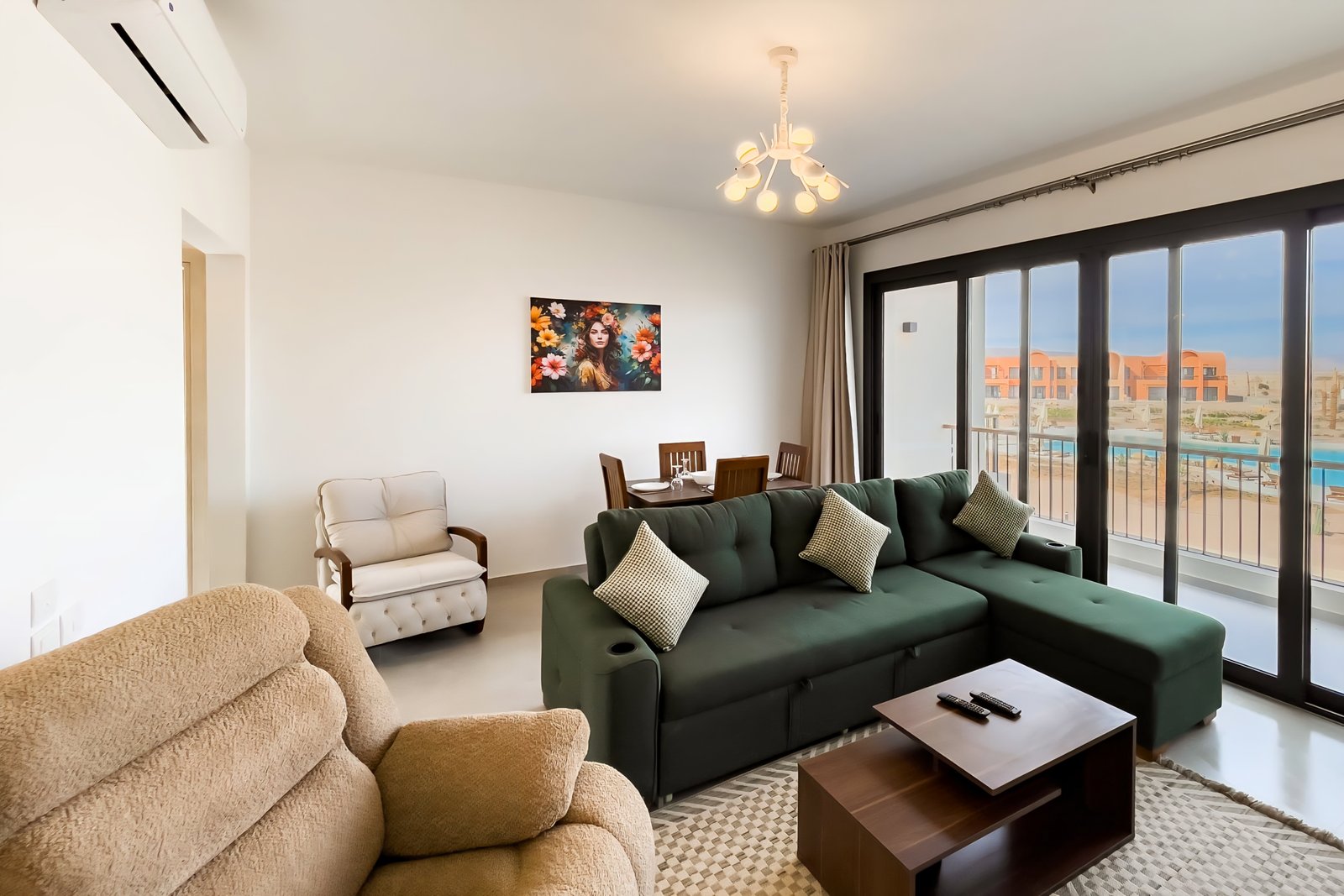 Kamaran, 1BR Apt, Pool View & Access.