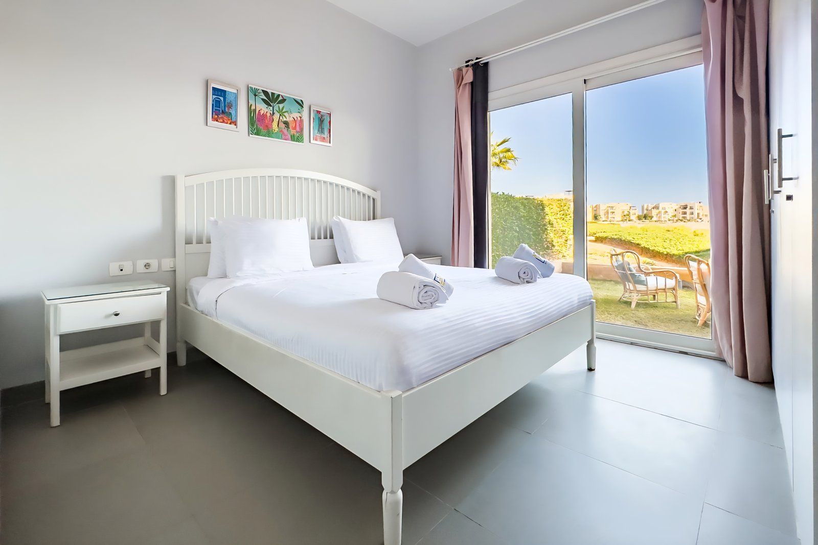 Waterside, 2BR Apt, Pool & Lagoon Access.