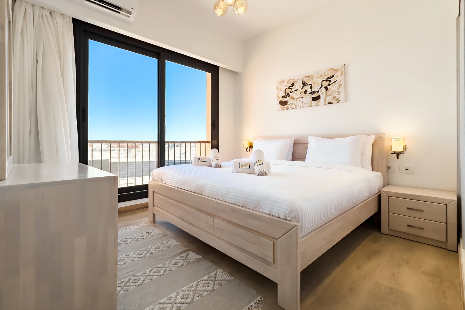 Kamaran, 1BR Apt, Pool View.