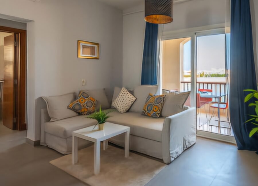 Waterside, 1BR Apt, Lagoon view, Pool access.