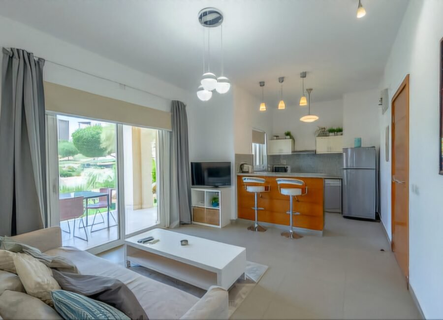 Waterside, 1BR Apt, Private jacuzzi, Lagoon view, Pool Access