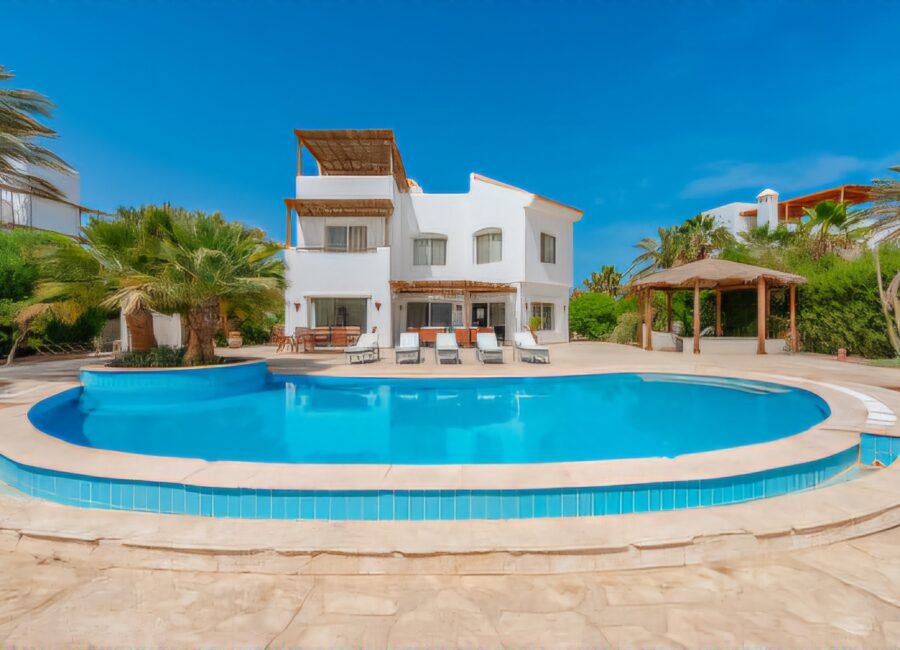 White Villas, 4BR Villa, Private Heated Pool, Lagoon View.