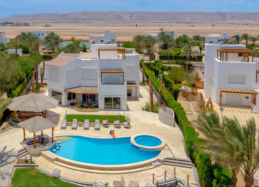 White Villas, 4BR Villa, Private Heated Pool & Jacuzzi, Lagoon View.