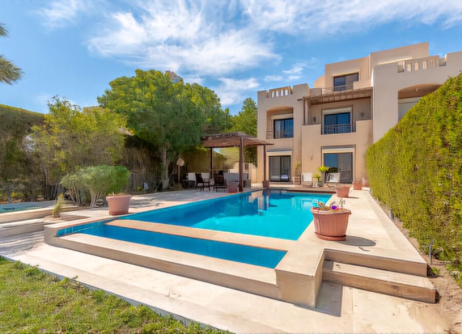 Sabina, 4BR Villa + Nanny, Private Pool, Lagoon View.