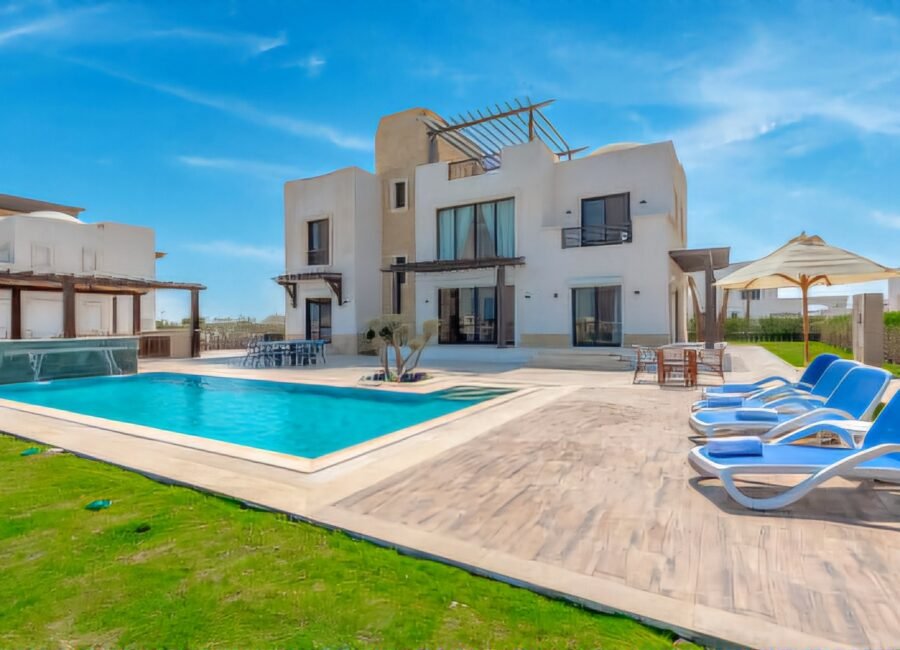 Ancient Sands, 4BR Villa + Nanny, Private Heated Pool, Lagoon View.