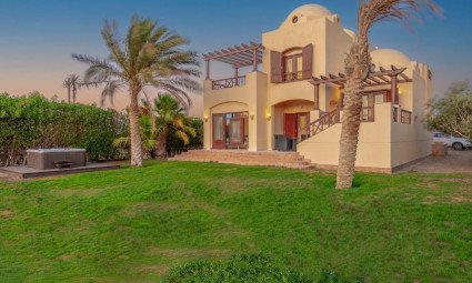 Sabina, 3BR Villa, Private Jacuzzi, Lagoon View