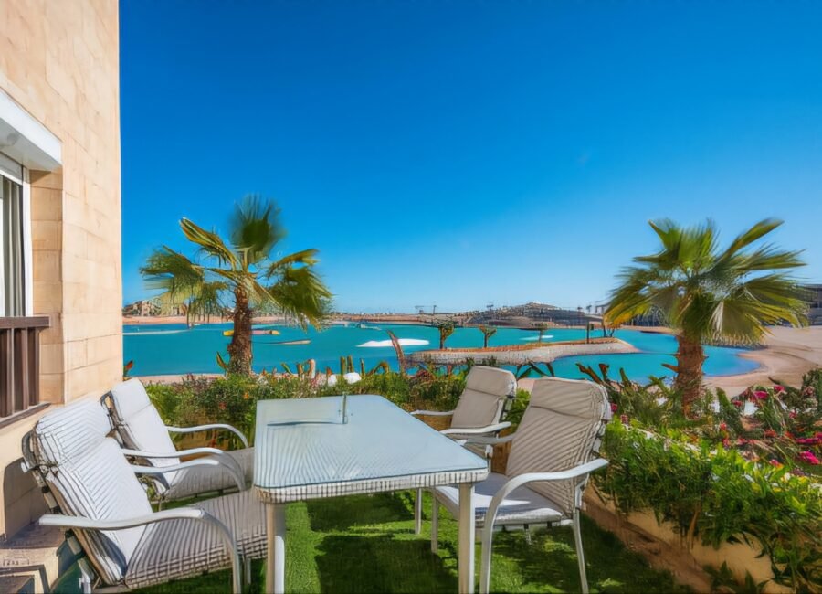 Waterside, 1BR Apt, Lagoon view, Pool access.