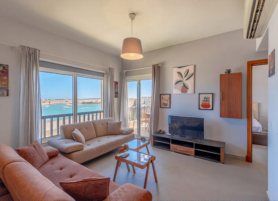 Waterside, 1BR Apt, Pool and Lagoon view.